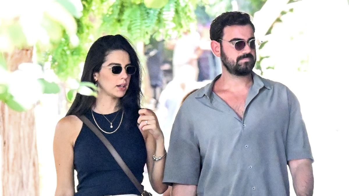 Νίκος Πολυδερόπουλος: Η βόλτα στο κέντρο της Αθήνας με τη σύντροφό του, Βαλασία Συμιακού