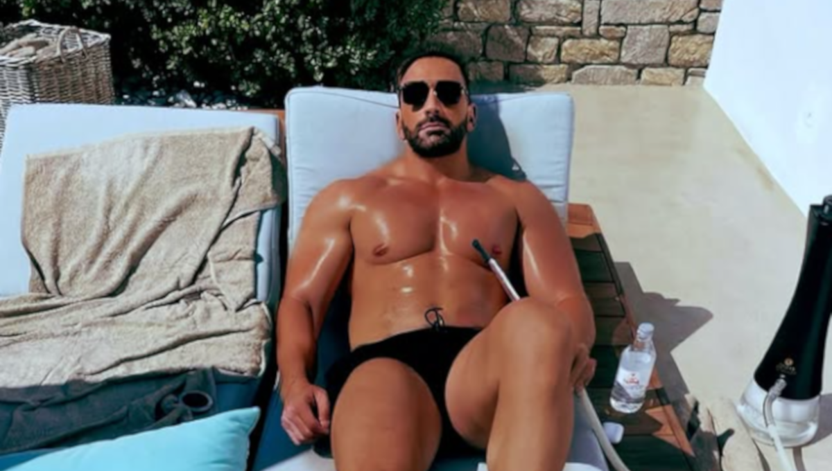 Νίκος Κοκλώνης: Η topless φωτογραφία και το χιουμοριστικό σχόλιο που ξεσήκωσε το Instagram