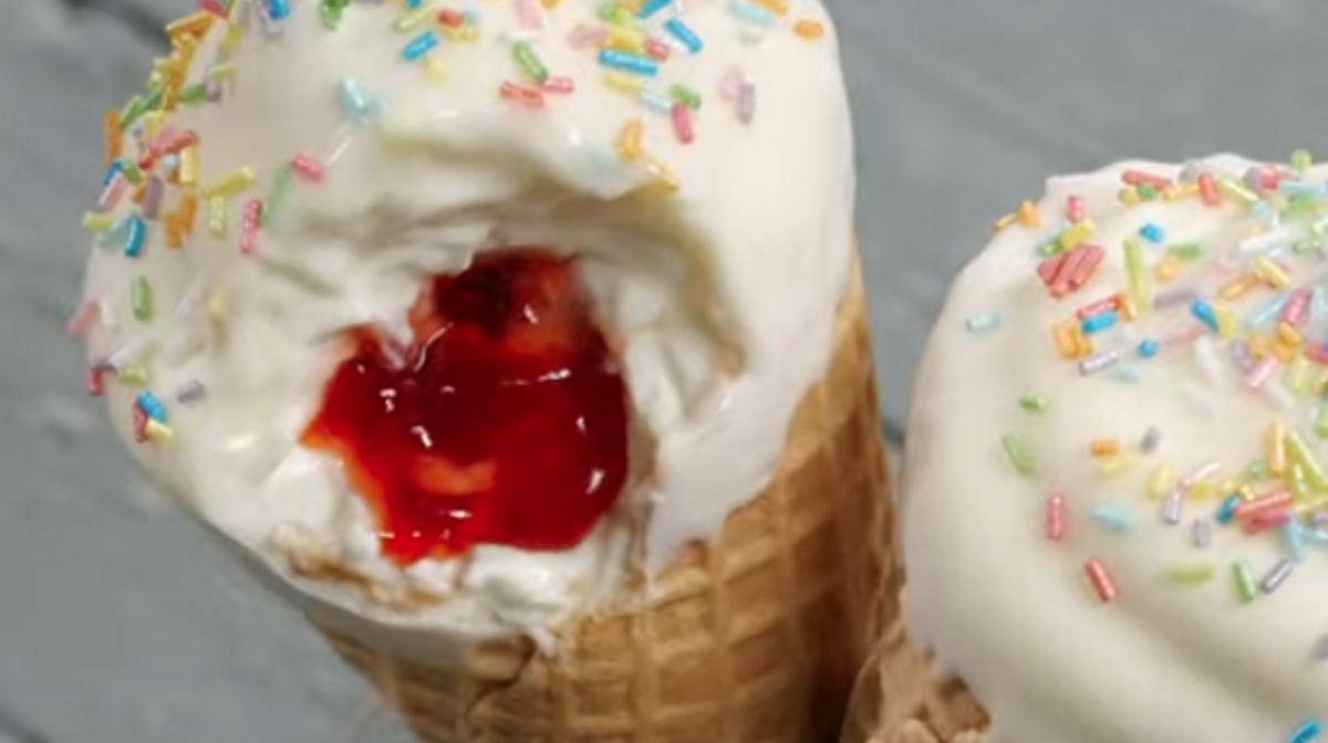 Χωνάκια παγωτού cheesecake από τον Άκη Πετρετζίκη