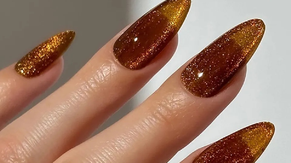 Cinnamon Glazed Nails: Η cozy τάση στα νύχια που θα λατρέψετε το φθινόπωρο