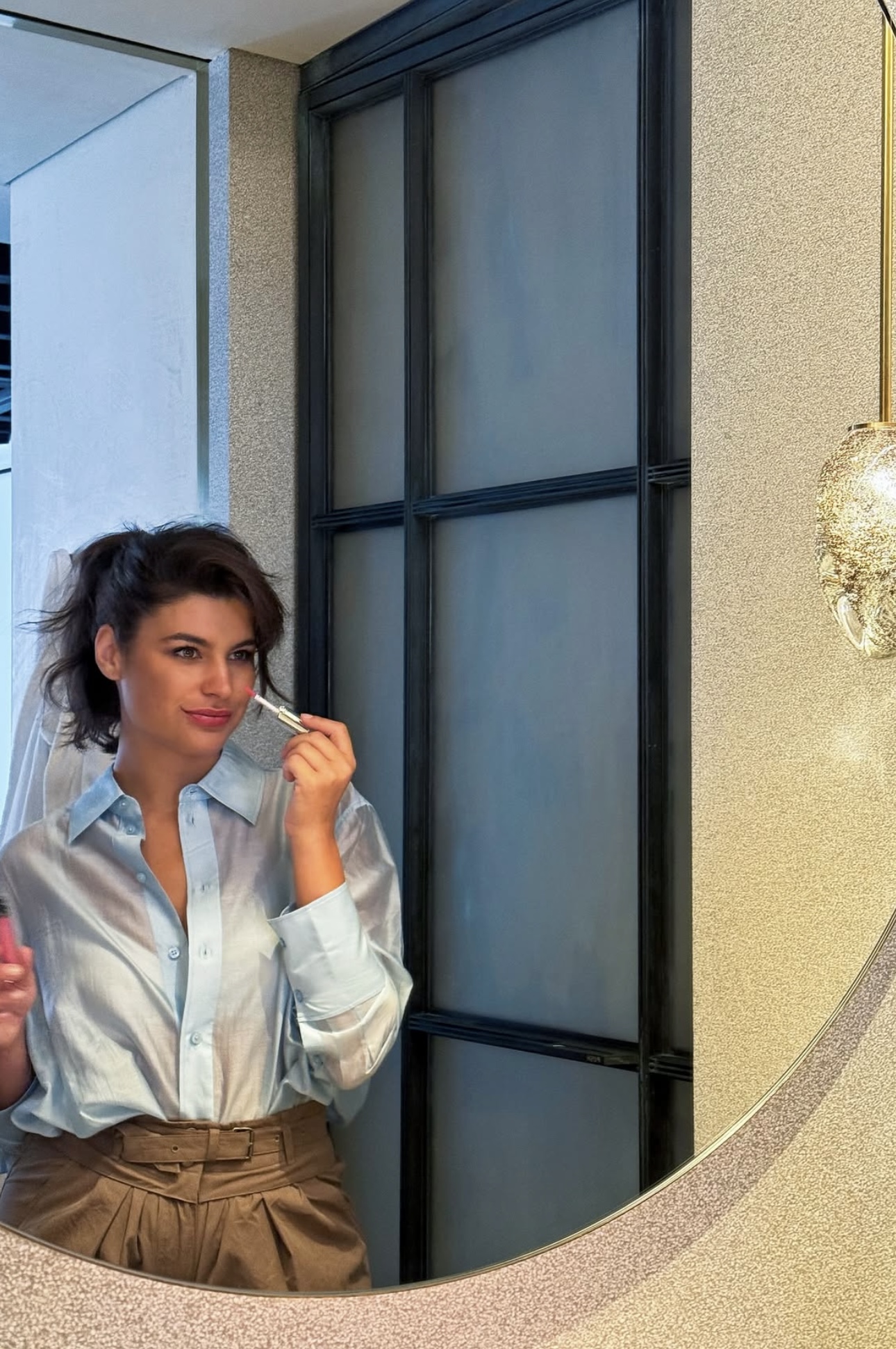 Η Δανάη Παππά με lip gloss 