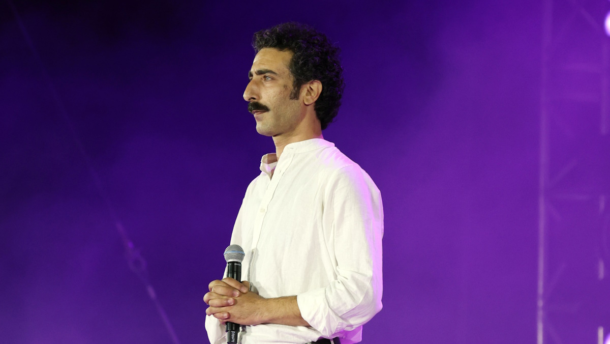 Γιάννης Διονυσίου: Ο ερμηνευτής που μάγεψε στο αφιέρωμα στον Στέλιο Καζαντζίδη στο Καλλιμάρμαρο και η σχέση του με τον Στράτο Διονυσίου