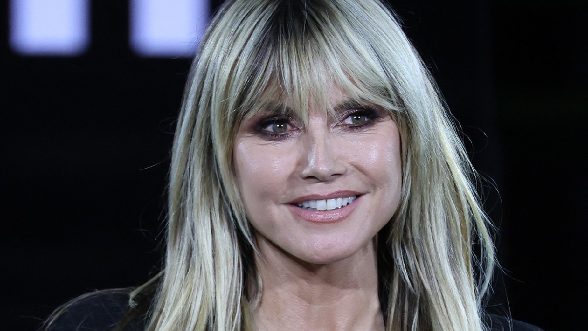 Χάιντι Κλουμ: Πώς θα πετύχετε το beauty look της από το Le Défilé 2025 της L’Oréal Paris