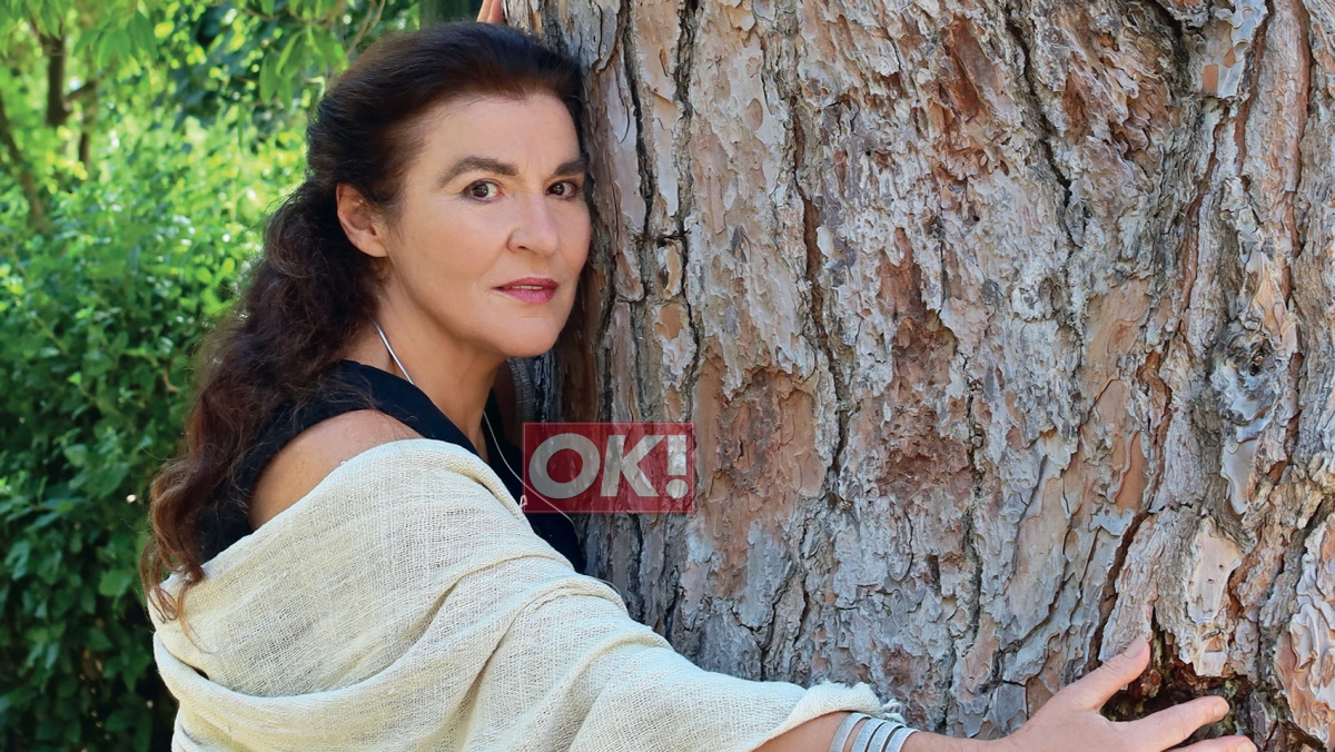 Λυδία Κονιόρδου: «Από πολύ μικρή ένιωθα ότι τα δέντρα τα κατοικεί μια οντότητα»