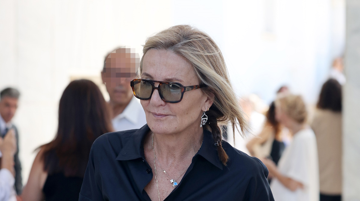 Μαρέβα Μητσοτάκη: Με office look στο χρώμα που επιτάσσει η μεταβατική σεζόν