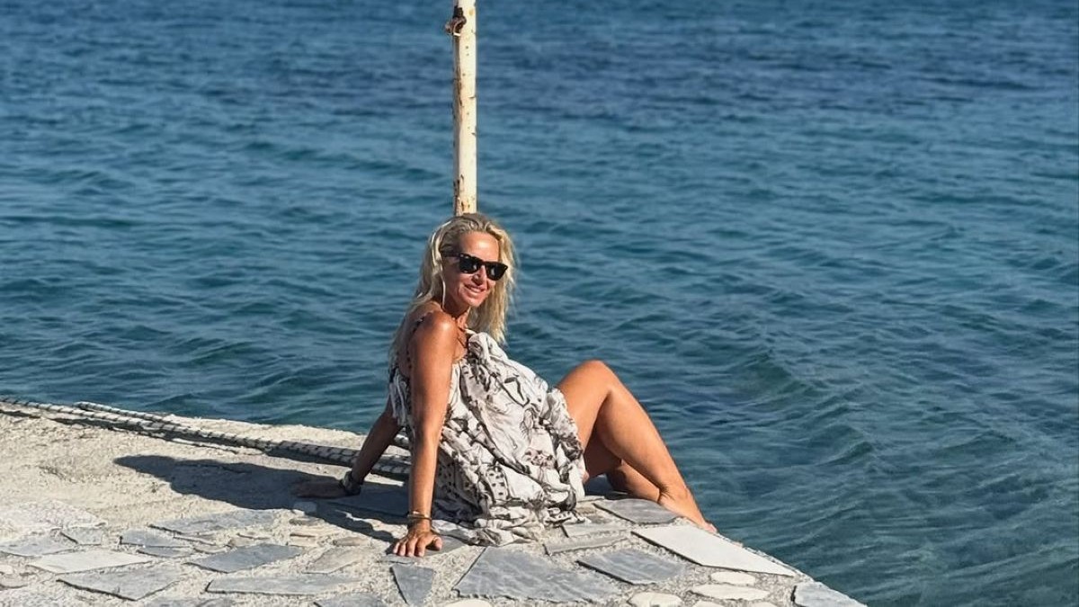 Μαρία Μπεκατώρου: Ρομαντική απόδραση στα Αυλάκια – «Το καλοκαίρι που λάμπει τ’ αστέρι…»