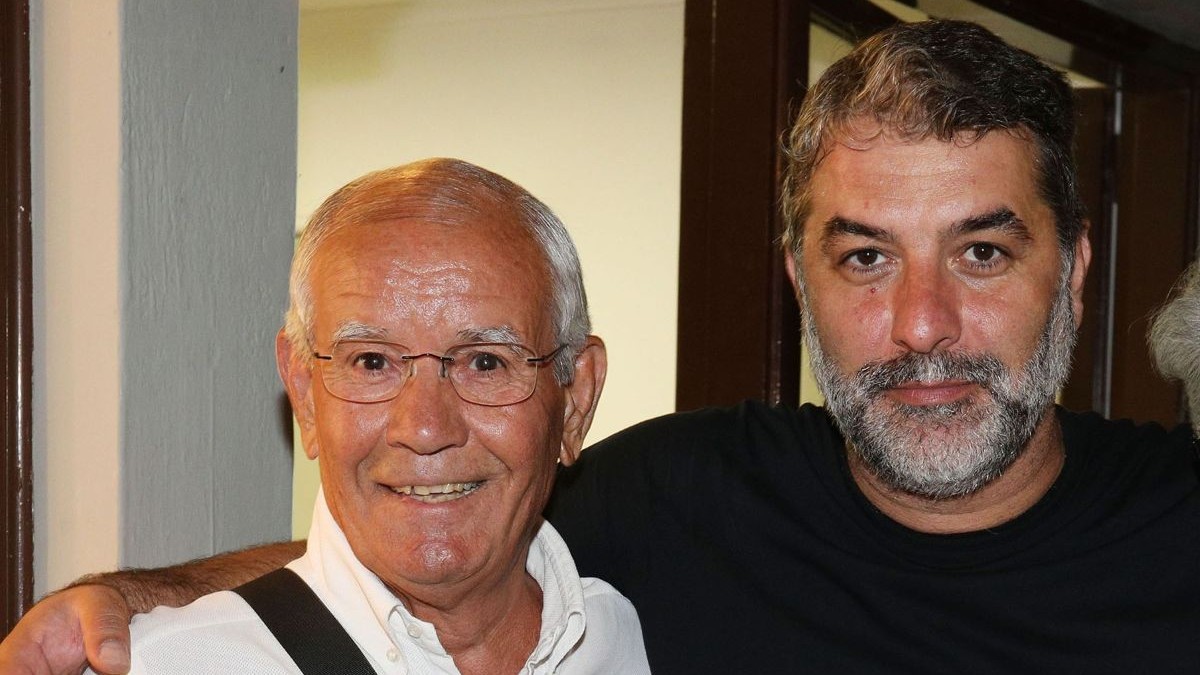 Ο πατέρας του Βασίλη Μπισμπίκη «σπάει τη σιωπή του» μετά το τροχαίο: «Eμένα με ενδιέφερε να είναι καλά το παιδί μου»