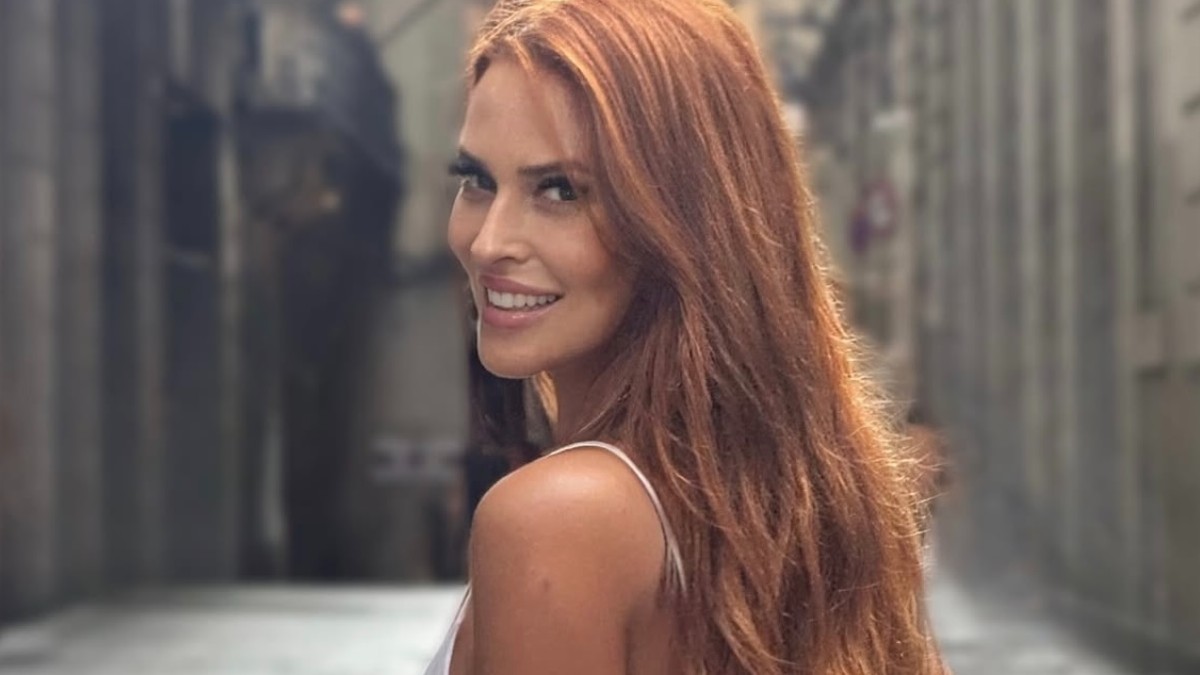 Αποκλειστικό: Ο hair colorist Νικόλας Βιλλιώτης μοιράζεται μαζί μας την τεχνική για το φωτεινό ginger της Σίσσυς Χρηστίδου