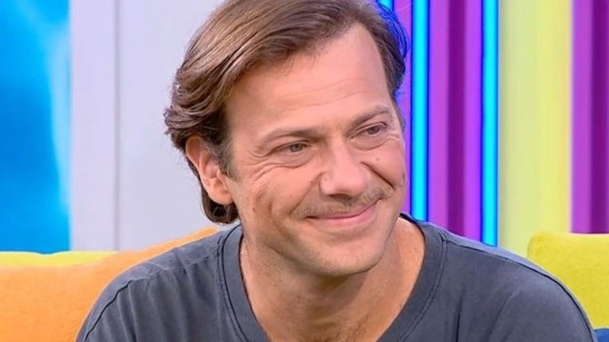 Ο Ορέστης Τζιόβας αποκαλύπτει: «Είμαι σε σχέση και έχουμε κλείσει έναν χρόνο»