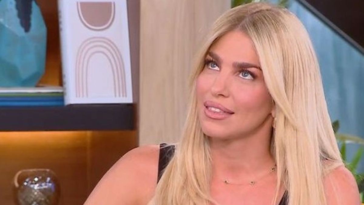 Βάλια Χατζηθεοδώρου: Η εξομολόγηση για τον  22 χρόνια μικρότερο αδερφό της και τον χωρισμό των γονιών της – «Έχουμε το ίδιο αίμα»