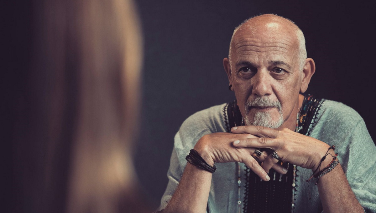 Η Συνάντηση: «Όταν ανεβαίνει ο Γιώργος Κιμούλης στη σκηνή νομίζεις ότι παίζει μόνο για σένα»!