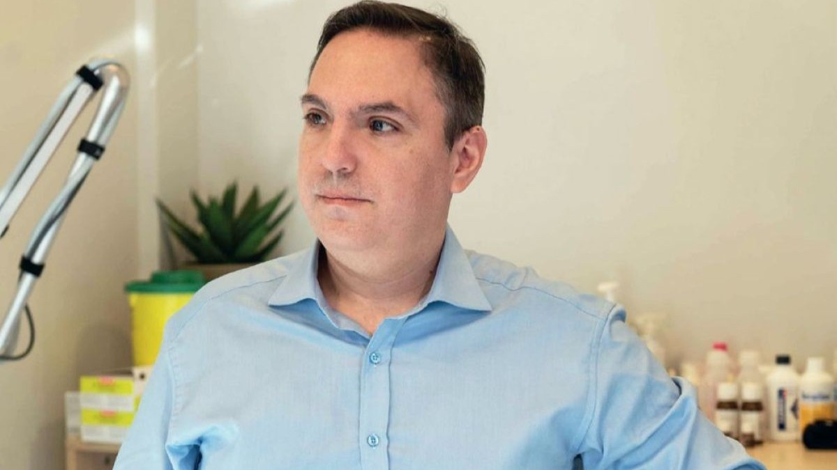 Μιχάλης Άγγελος Άλμπαν: «Η πλαστική χειρουργική δεν είναι απλώς “αισθητική”, είναι επανεκκίνηση ζωής»