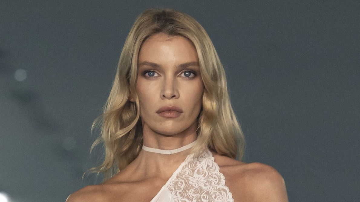 To μυστικό των makeup artists για φωτεινό και ξεκούραστο βλέμμα