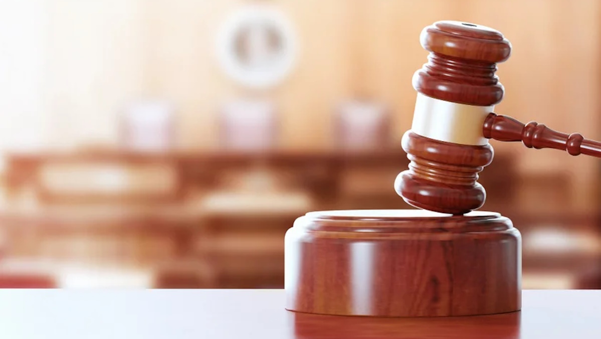 Γνωστός ηθοποιός και σκηνοθέτης δικάζεται για βιασμούς κι απόπειρες βιασμού: «Την τρομοκρατούσε – Είχε επίδραση επάνω της»