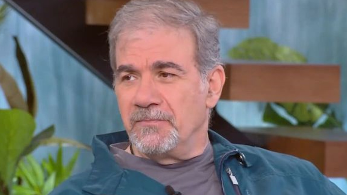 Δημήτρης Σταρόβας: «Δεν μπορώ να παίξω και να τραγουδήσω ταυτόχρονα»