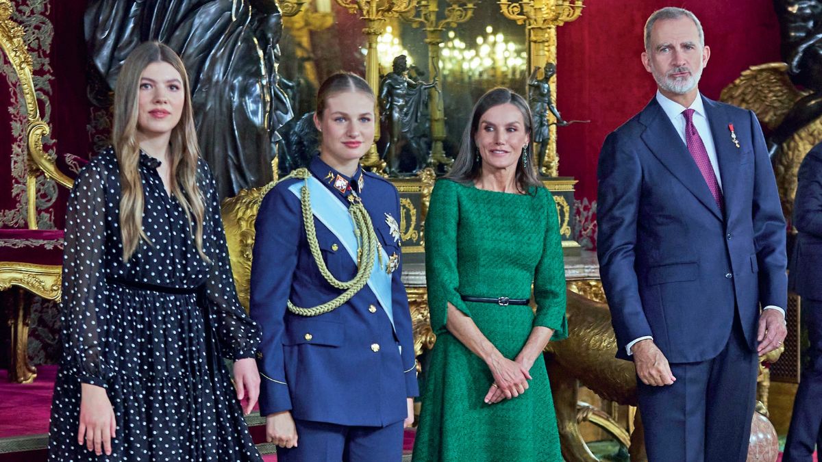 Βασίλισσα Λετίσια: Με Carolina Herrera πράσινο tweed φόρεμα και κομψά slingbacks στην ημέρα εθνικής γιορτής για την Ισπανία