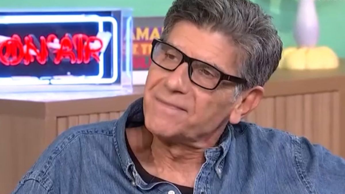 Γιάννης Μπέζος: «Δεν θέλω να ξαναβγώ καλοκαίρι σε περιοδεία – Δεν με γοητεύει πια»