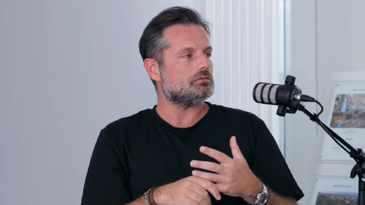 Κοσμάς Κουμιανός: «Είναι πολύ σημαντική για τη ζωή μου η σχέση με την Ανθή Σαλαγκούδη, γιατί προκαλεί συναισθήματα που δεν είχα ανακαλύψει»