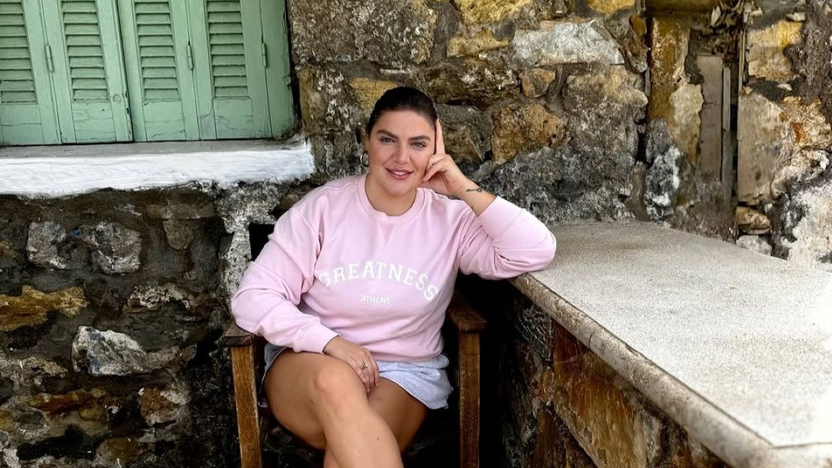 Δανάη Μπάρκα: Xαλαρό Σάββατο στην Καλαμάτα με cozy look!