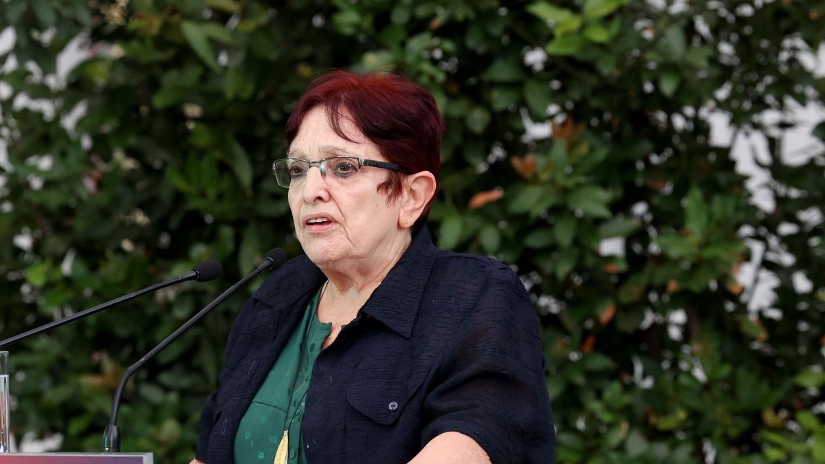 Αλέκα Παπαρήγα: Το δημόσιο μήνυμα μετά το χειρουργείο 