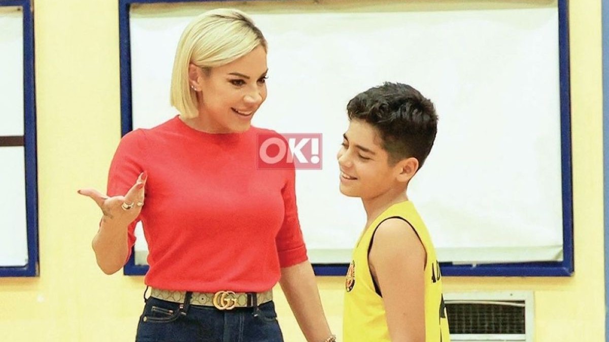 Μαριάντα Πιερίδη: Στα παρκέ του γηπέδου με τον γιο της