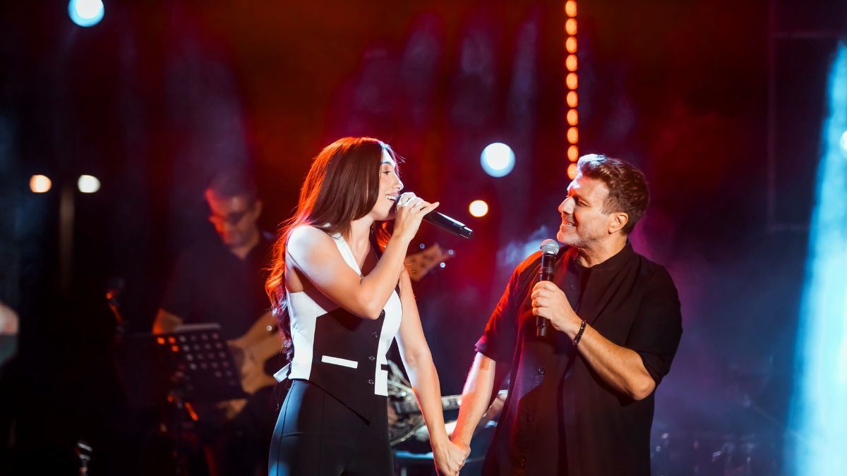 Γιάννης Πλούταρχος και Κατερίνα μάγεψαν τη Θεσσαλονίκη – Sold out εμφανίσεις για τους δύο τραγουδιστές
