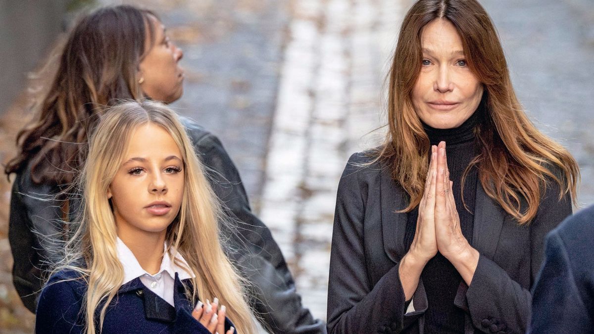 Νικολά Σαρκοζί: Όλη η οικογένεια δίπλα του στον δρόμο για τη φυλακή