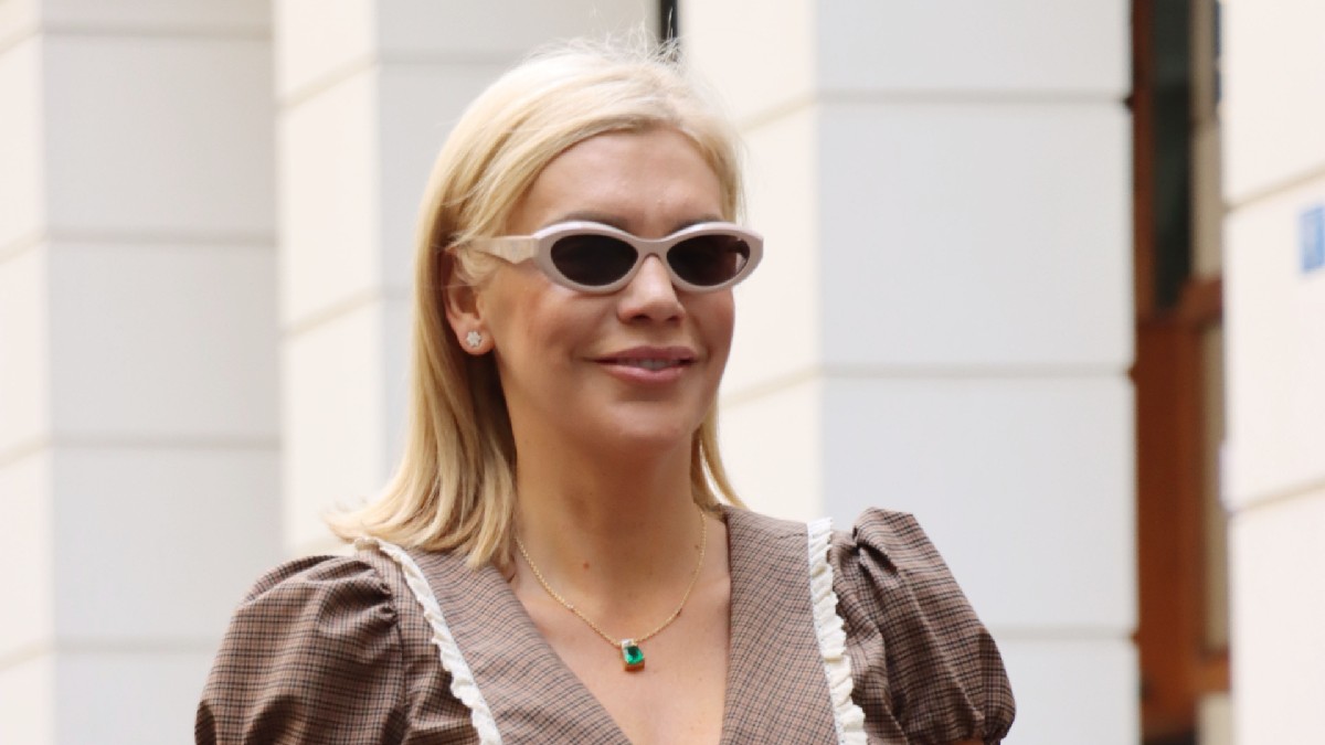 Σάσα Σταμάτη: Με υπέροχο cottage core φόρεμα από τη Zara που κοστίζει μόλις 35€