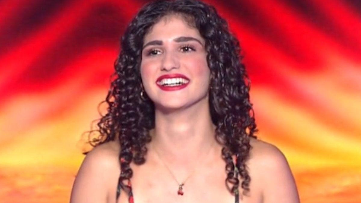 The Voice: Η 18χρονη Φωτεινή που εντυπωσίασε με τη φωνή της – Το ντουέτο με την Έλενα Παπαρίζου πάνω στη σκηνή