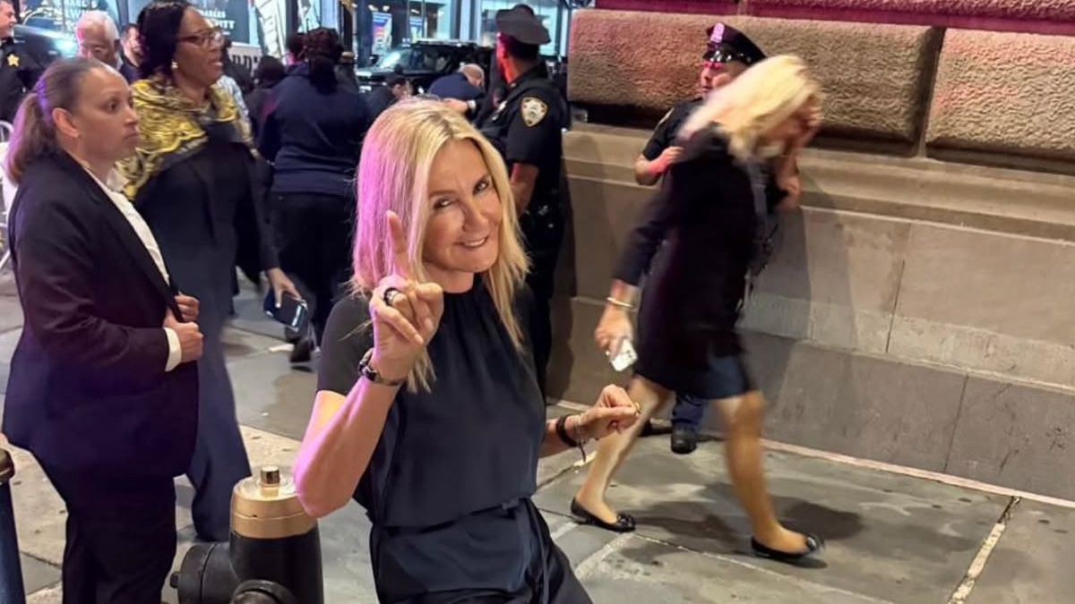 Η Μαρέβα Γκραμπόφσκι Μητσοτάκη και ο ιδιαίτερος τρόπος που φοράει τα πανωφόρια της