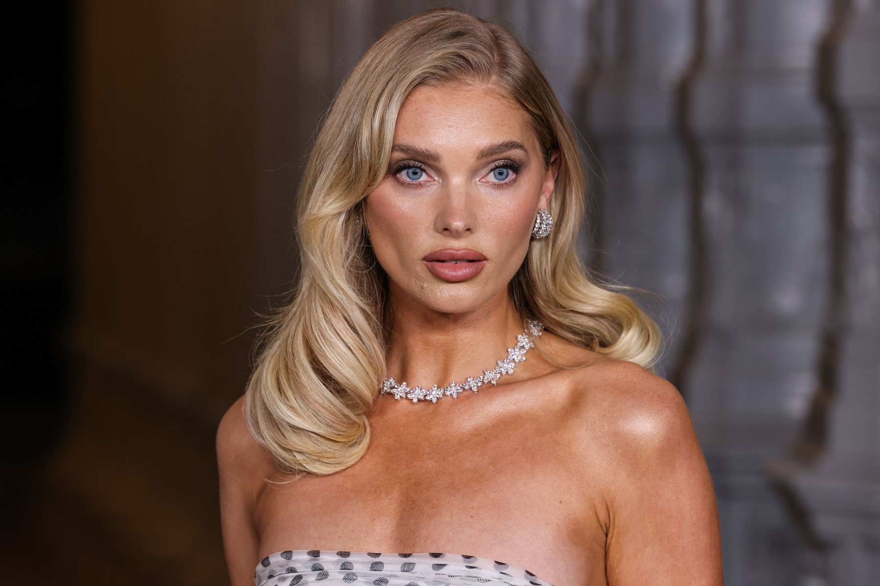 Όλα τα μυστικά πίσω από το beauty look της Έλσα Χοσκ στο Art+Film Gala 2025