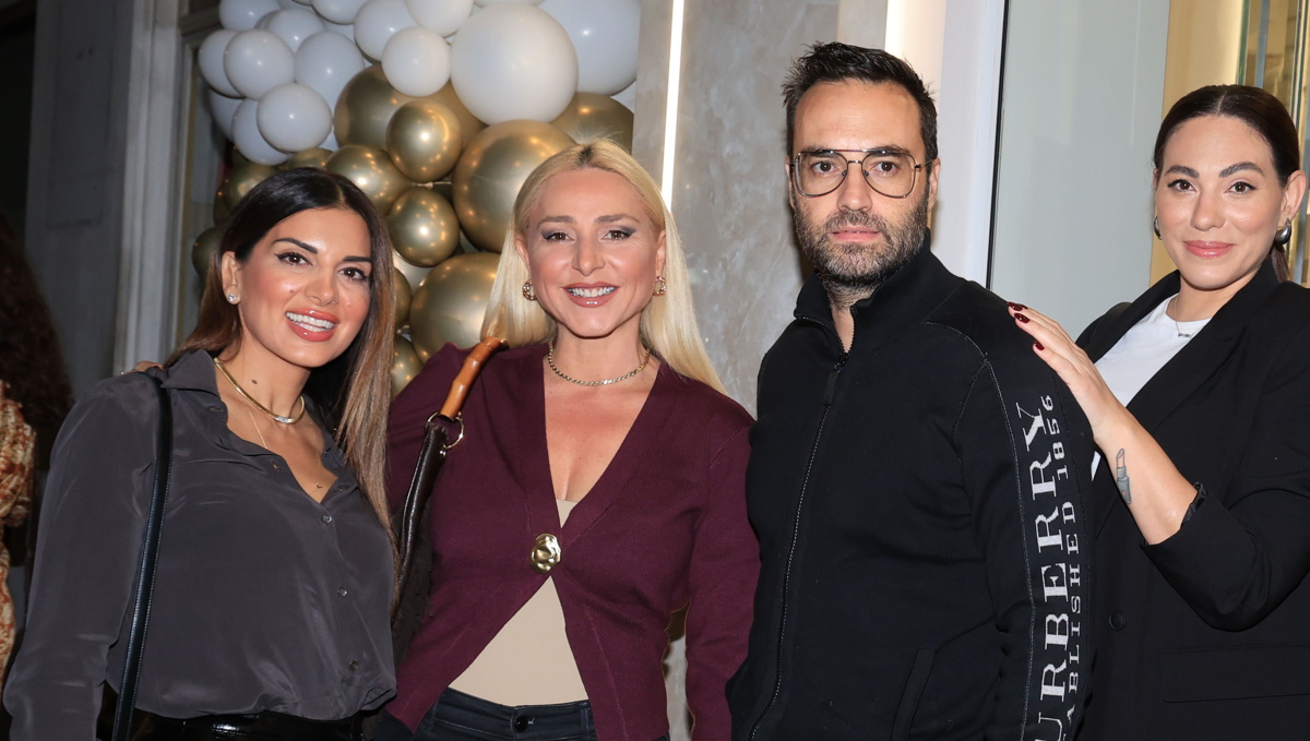 Σταματίνα Τσιμτσιλή: Κοσμική έξοδος με τους συνεργάτες του Happy Day