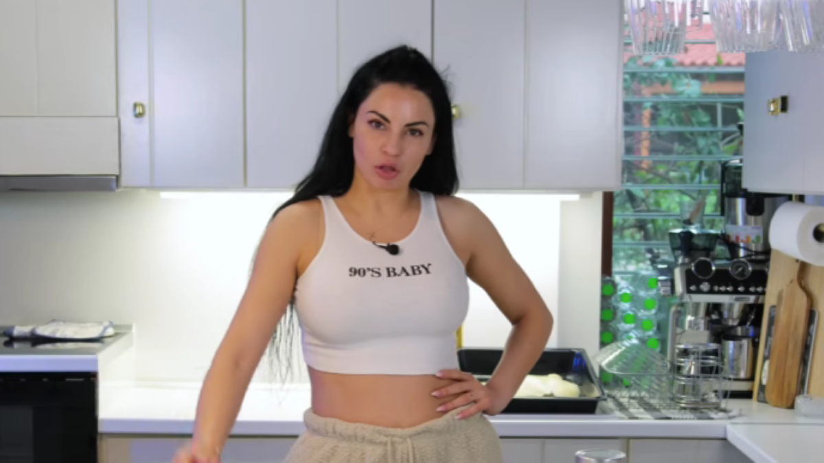 Δήμητρα Αλεξανδράκη: «Με νύχια και με δόντια έχω καταφέρει όσα κατάφερα. Δεν μετανιώνω για πράγματα που ήταν επιλογή μου»