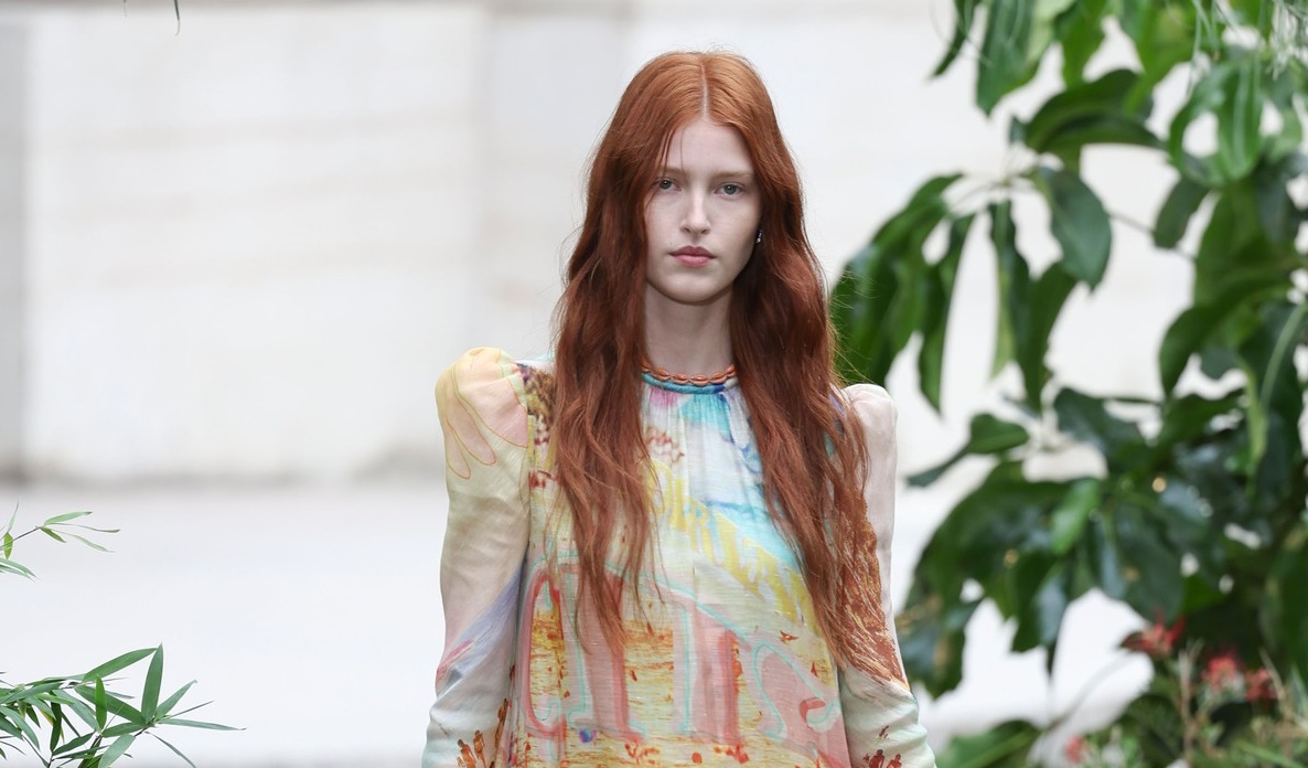 Οι τάσεις στην περιποιήση των μακριών μαλλιών τώρα