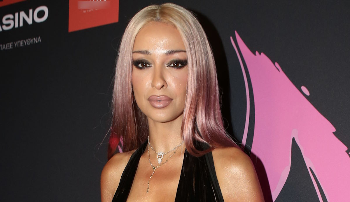 Ελένη Φουρέιρα: Η στιγμή που ο γιος της τη «χαζεύει» σε διαφήμιση