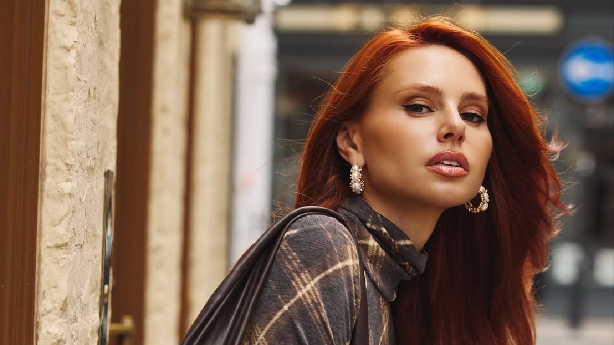 Έβελυν Καζαντζόγλου: Έτσι κάνει την δερμάτινη φούστα της να δείχνει πιο ενδιαφέρουσα