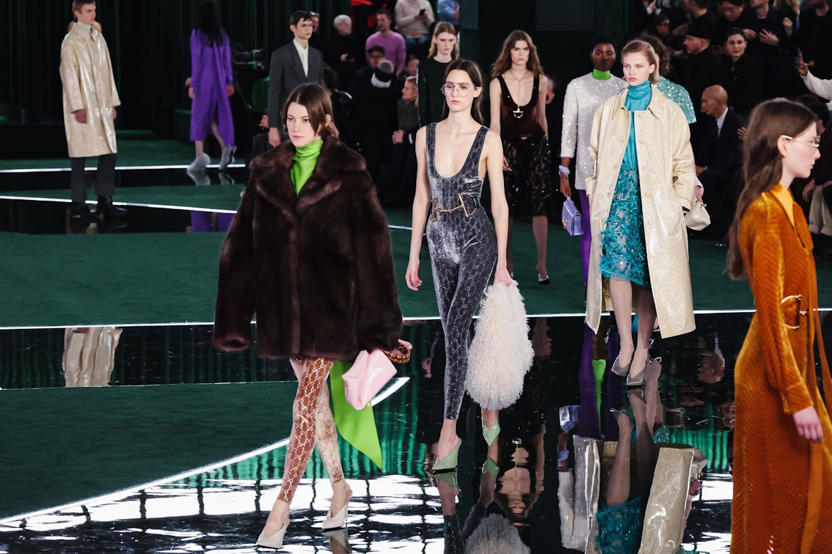 Αυτή είναι το πιο fashionable υλικό που θα απογειώσει τα leggings φέτος