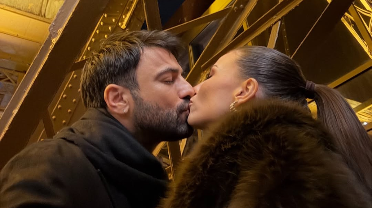 Αντρέας Γεωργίου – Σιμώνη Χριστοδούλου: Το καυτό φιλί κάτω από τον Πύργο του Άιφελ