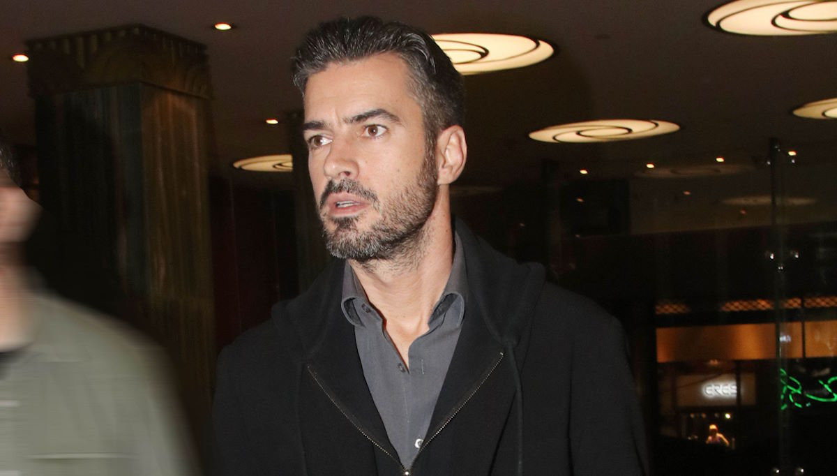 Γιάννης Τσιμιτσέλης: «Δεν είναι ένα μεγάλο κρεβάτι το θέατρο, το λένε κάποιοι για να έχουν κάτι να πουν»