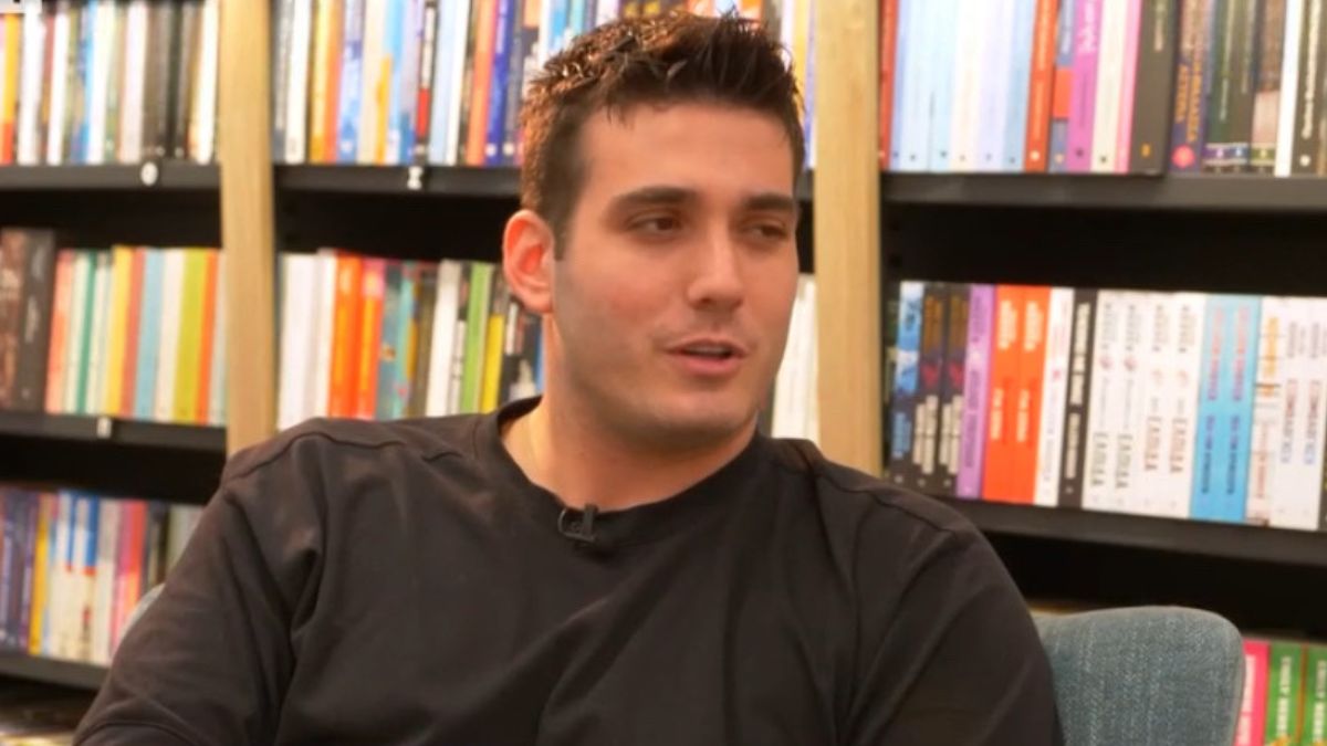 Γιώργος Κακοσαίος: «Μου κόστισε πολύ η απόφασή μου να αφήσω το ποδόσφαιρο – Όταν ξεκίνησα την πορεία μου στο τραγούδι, ο πατέρας μου με στήριξε»