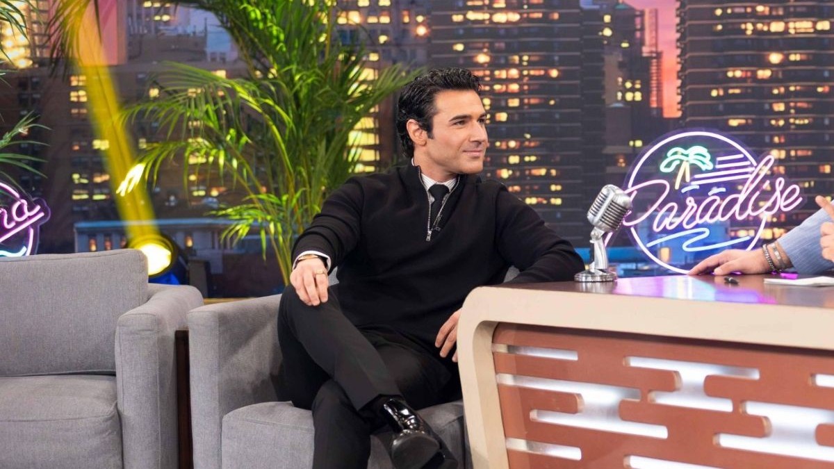 O Πέτρος Ιακωβίδης αποκαλύπτει: «Έγινα τραγουδιστής γιατί είδα σε ελληνική ταινία τον Τόλη Βοσκόπουλο…»