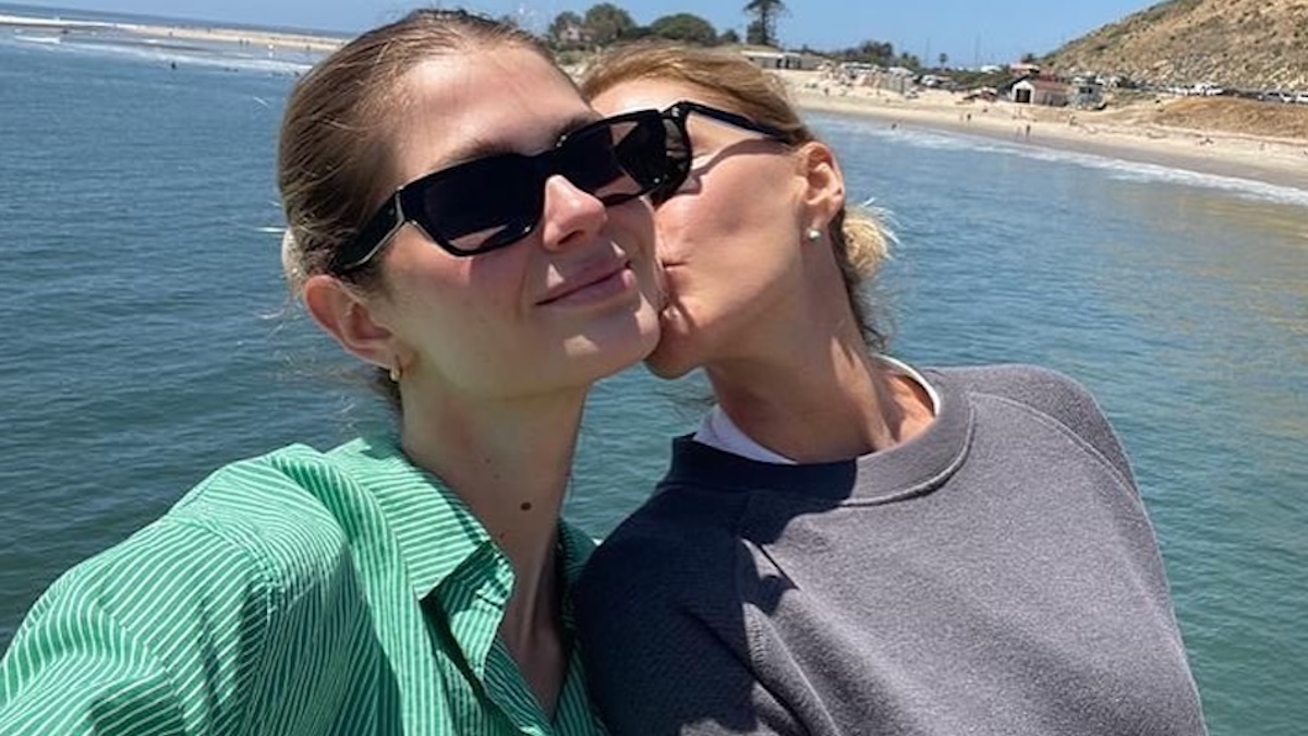 Τζένη Μπαλατσινού – Αμαλία Κωστοπούλου: η συλλεκτική τσάντα Ζούλιας Κακανιά που μοιράζονται μητέρα και κόρη