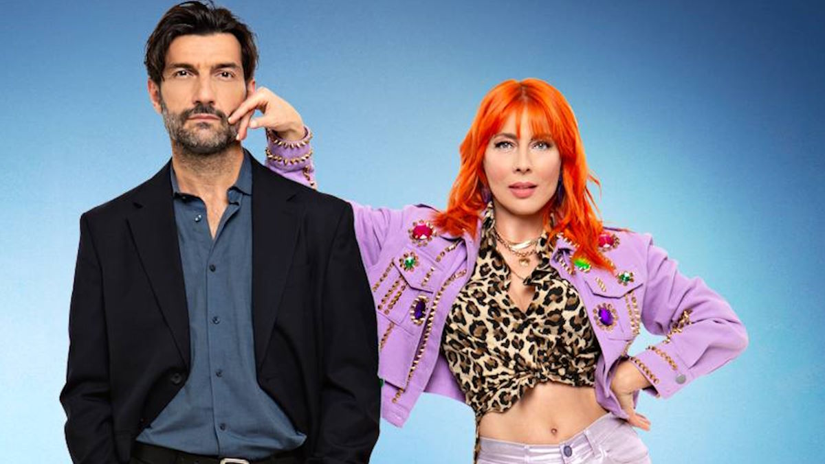 IQ 160: Μια νεαρή δημοσιογράφος βρίσκεται δολοφονημένη σε ένα απόμερο στενό