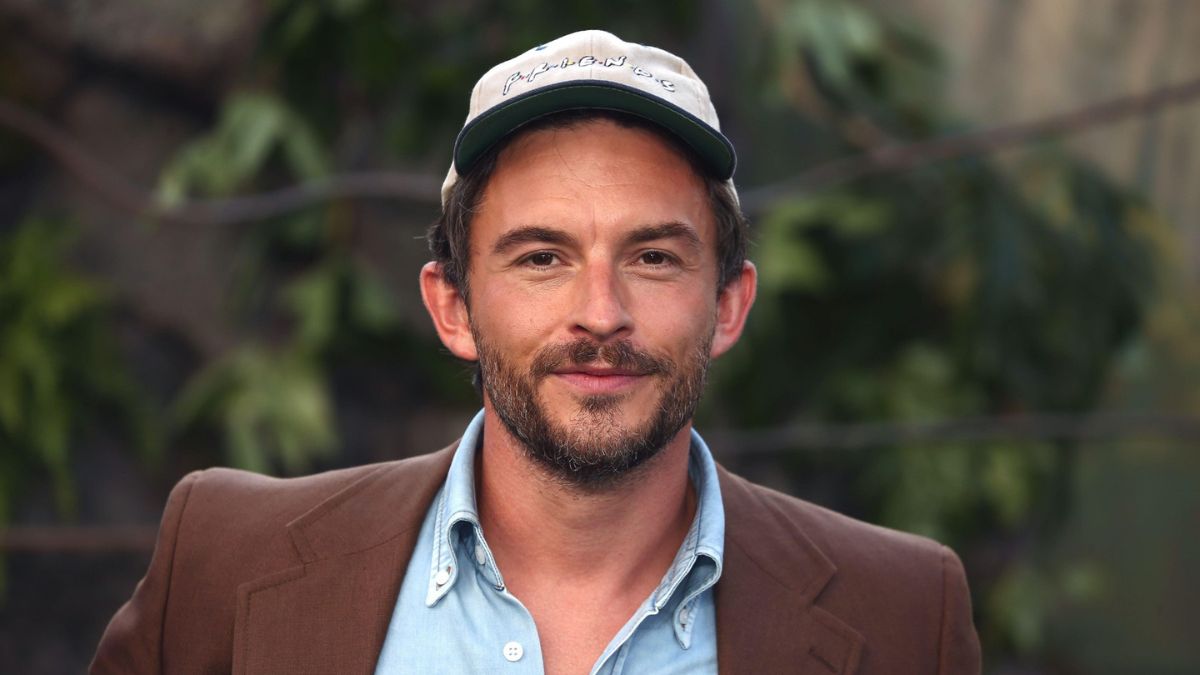 Τζόναθαν Μπέιλι: Στην κορυφή της λίστας με τους πιο sexy άντρες για το 2025