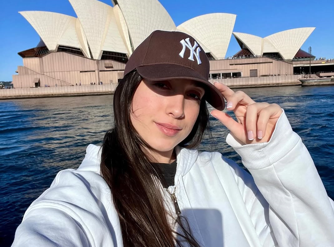 Κατερίνα Κακοσαίου: «Θυμάμαι σαν φιγούρα την εμμονική θαυμάστρια του πατέρα μου. Φοβόμασταν για τα μικρότερα αδέλφια μου»