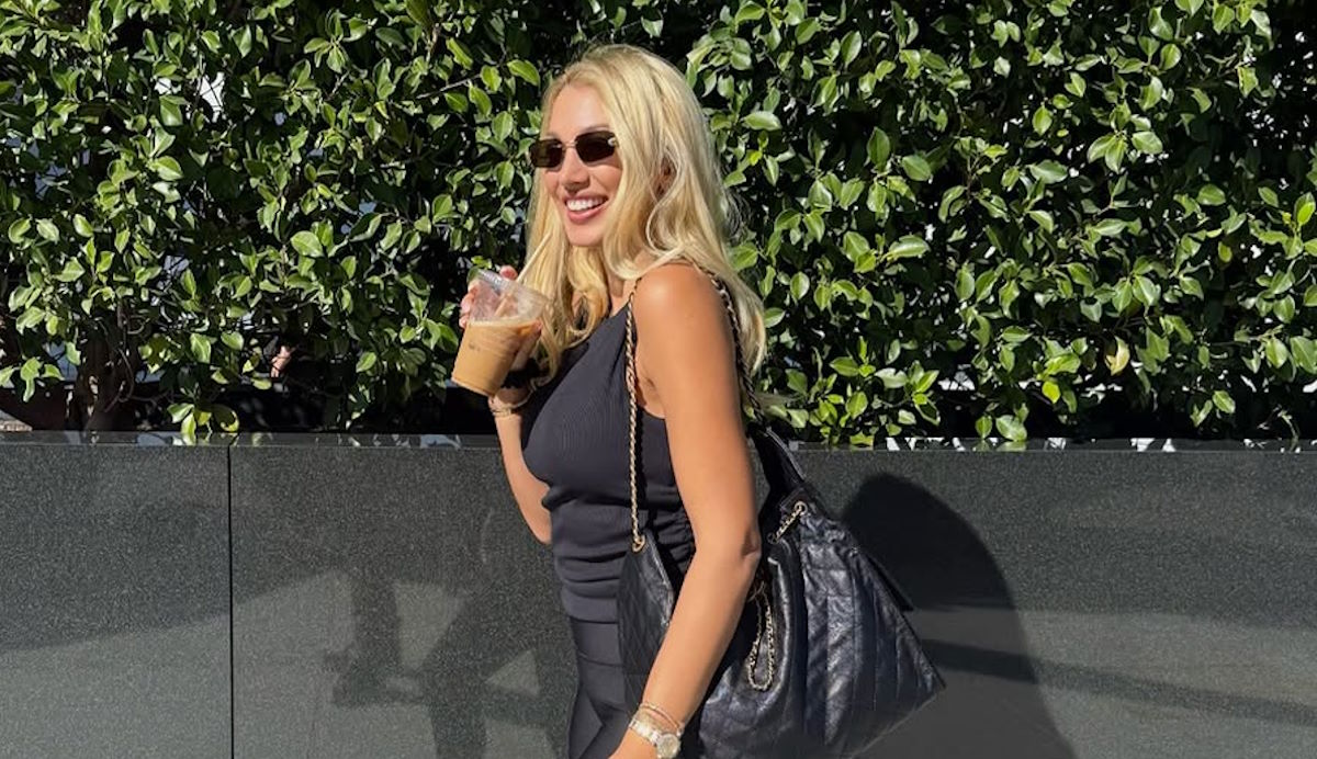 Κωνσταντίνα Σπυροπούλου: Με total black outfit σε βόλτα της