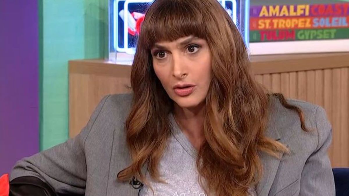 Μαρία Κωνσταντάκη: «Έχω κάνει ανθρώπους να αισθανθούν αμήχανα με το χιούμορ μου – Πολλές φορές λέω αλήθειες…»