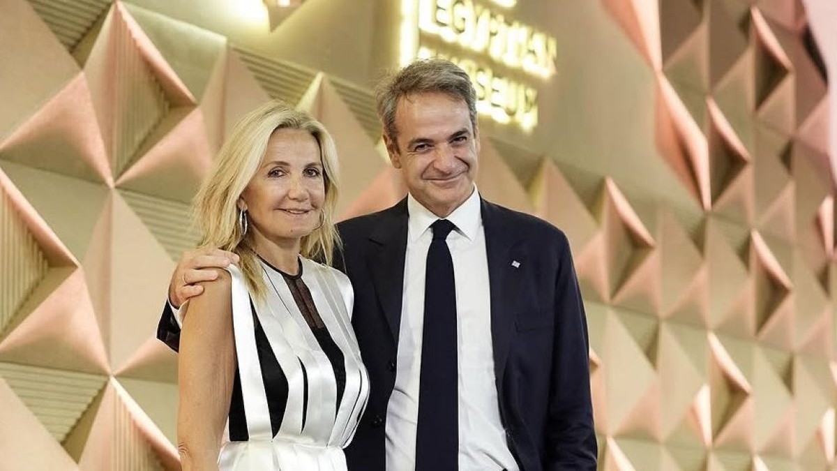 Κυριάκος και Μαρέβα Μητσοτάκη στο Κάιρο: Κομψή κοινή εμφάνιση στα λαμπερά εγκαίνια του Grand Egyptian Museum