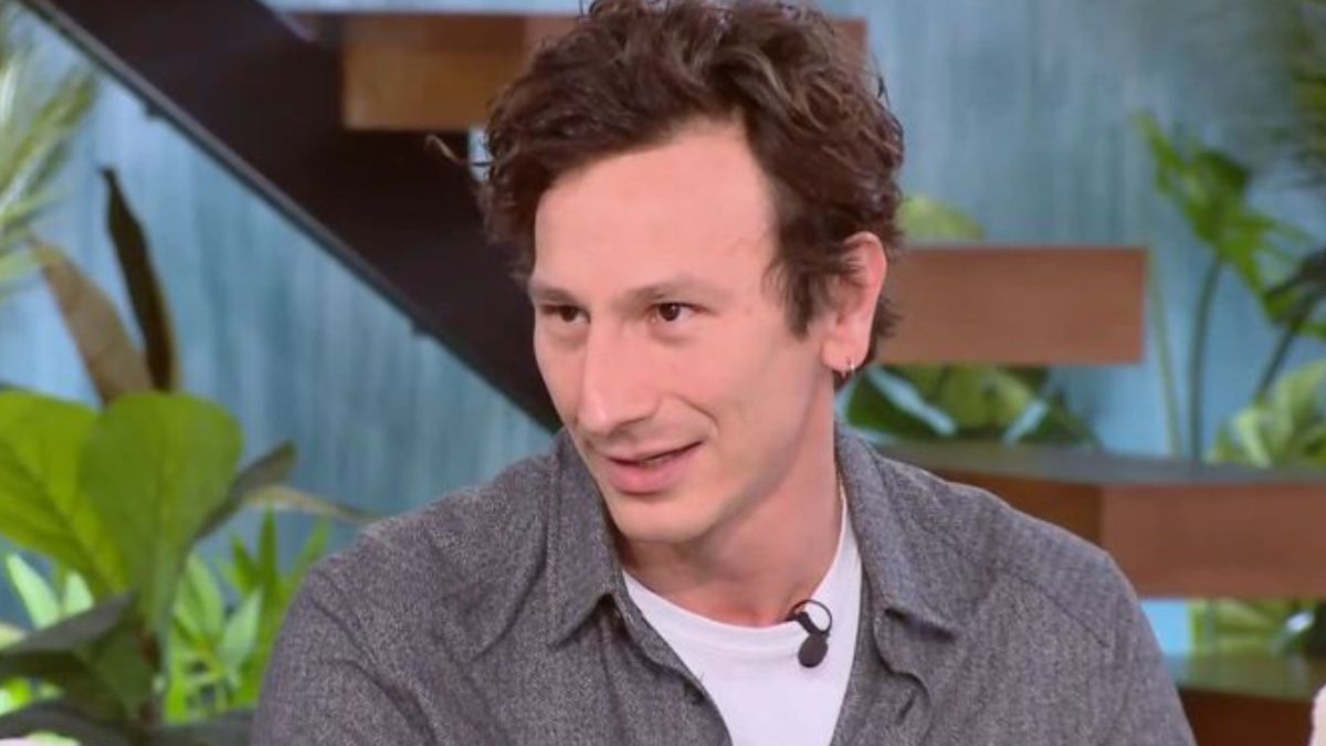 Μιχάλης Σαράντης: «Έχασα τον καλύτερό μου φίλο σε πολύ τρυφερή ηλικία – Ένιωθα πολλές ενοχές που έμεινα εγώ στη ζωή και έφυγε εκείνος»