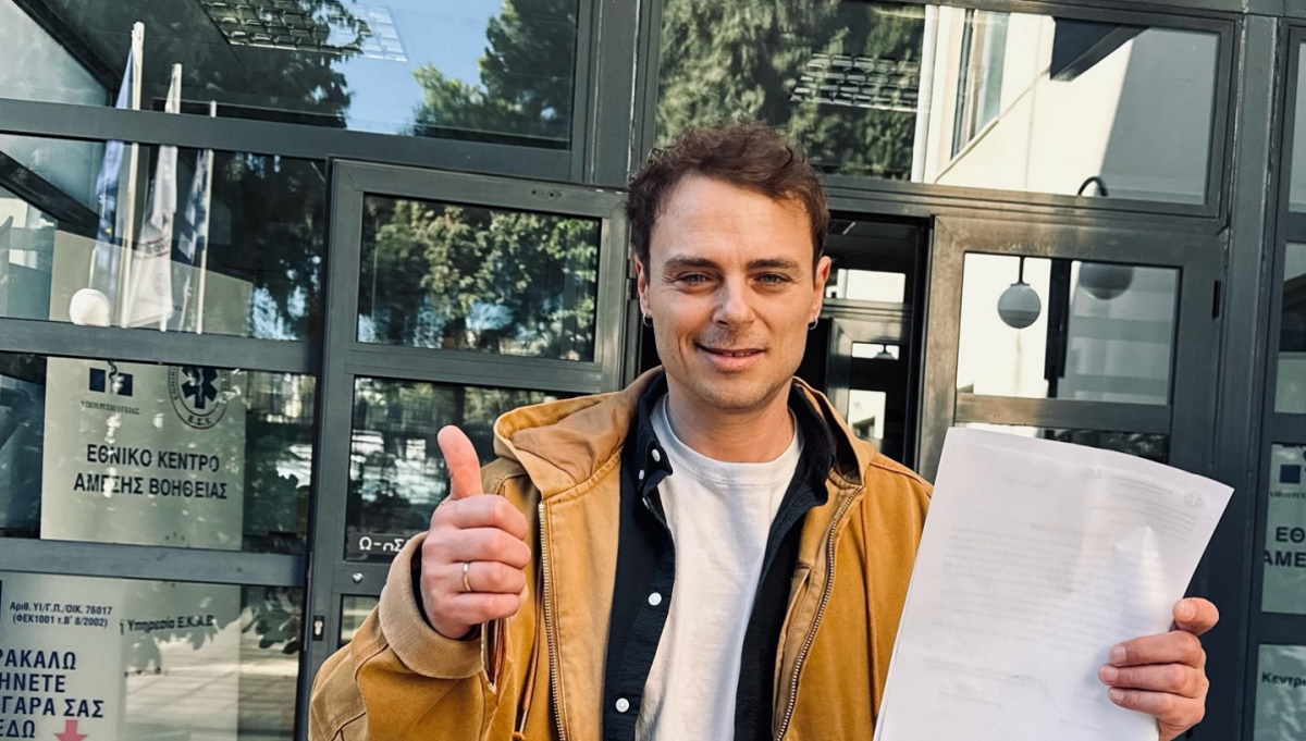 Νίκος Μίχας: Ορκίστηκε γιατρός του ΕΚΑΒ! «Ιερό το έργο που με περιμένει»